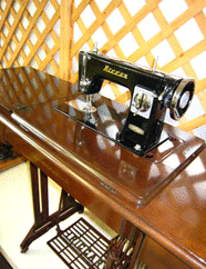 還暦のお祝いに!昔ながらの高級足踏みアンティークミシン